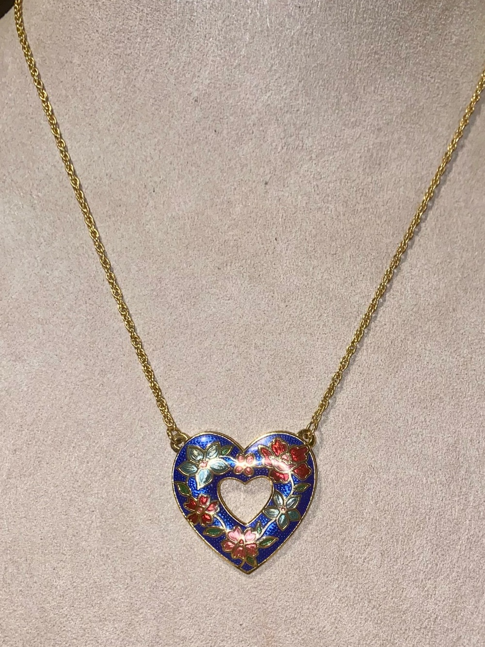 1988 Avon "Romantic Cloisonne" Heart Pendant Necklace - Picture 2 of 4